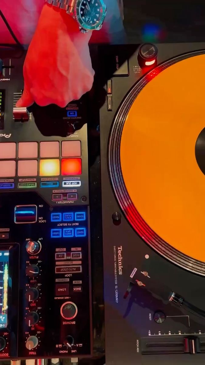 2 turntables, vinyl only